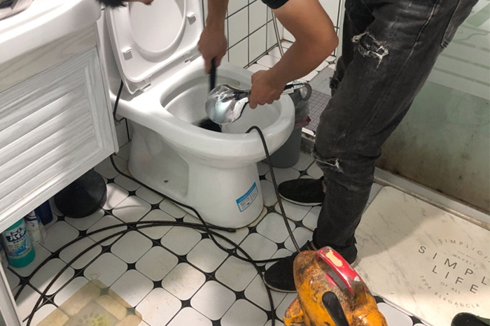扶绥马桶堵塞自己疏通还是找师傅？专业上门服务让你省时更省心